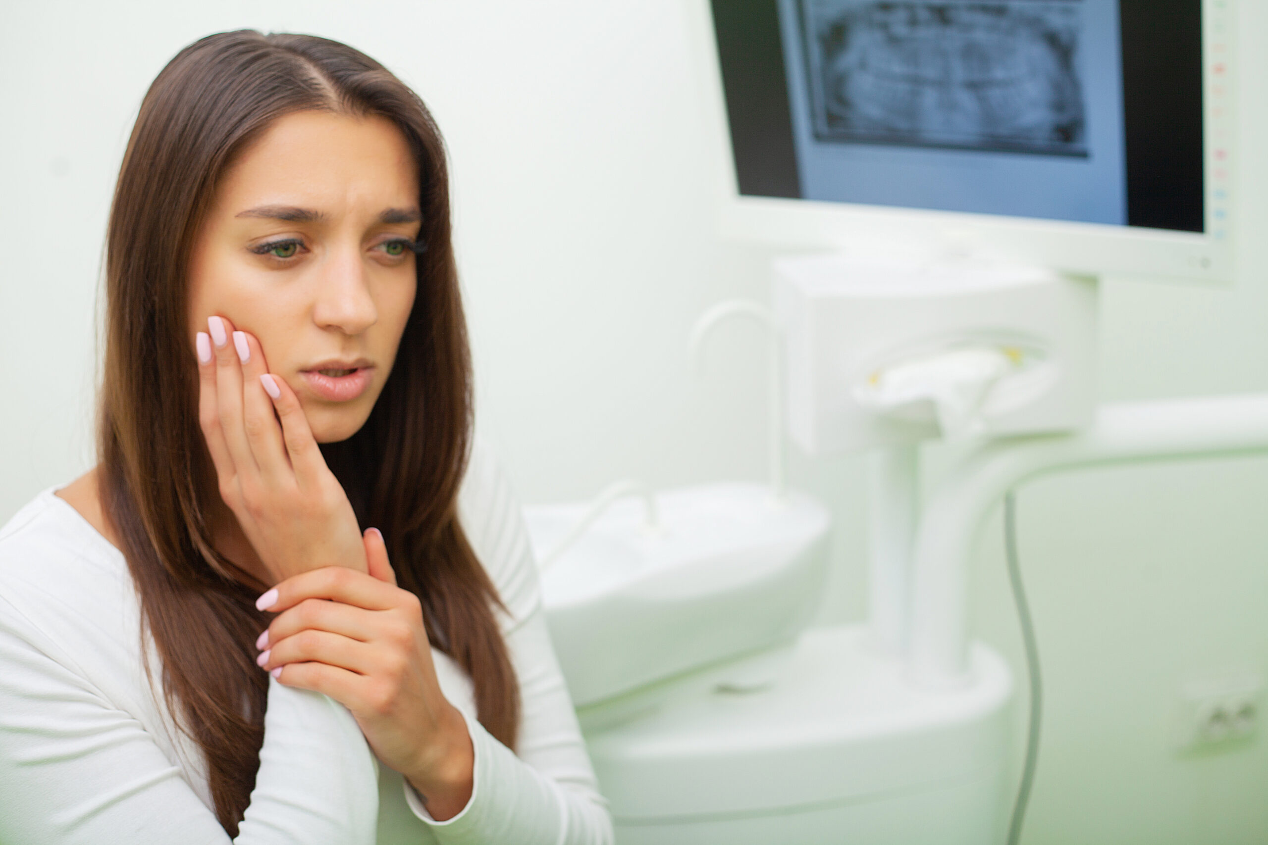 Emergency Dentist: 6 Signs You Need One